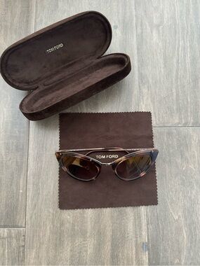 Tom Ford Women's Brown Tortoiseshell Cat-Eye Sunglasses with Dark Lenses